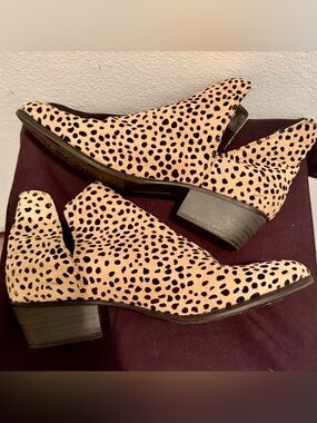 Crochet ankle, slip on boots. Leopard print. Sz 7